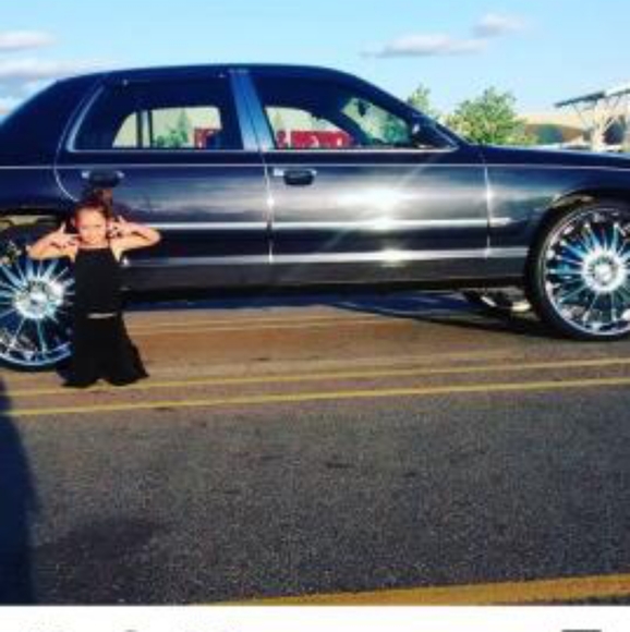 Meet your Posher, Alex - Picture 3 of 4